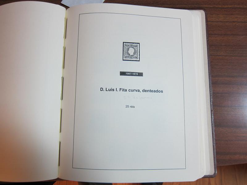 0015 (114).jpg -     Lote:    15      Marcofilia      Lotes Especiais       Descrição:      Portugal.   Colecção especializada de marcas numéricas das 1.ª e 2.ª reformas em selos de 25 reis, desde D. Maria II até D. Luís I, de frente. Lote a ver.        Lote       Valor Base:     &euro; 1.500,00     Valor Venda:     &euro; 3.000,00     